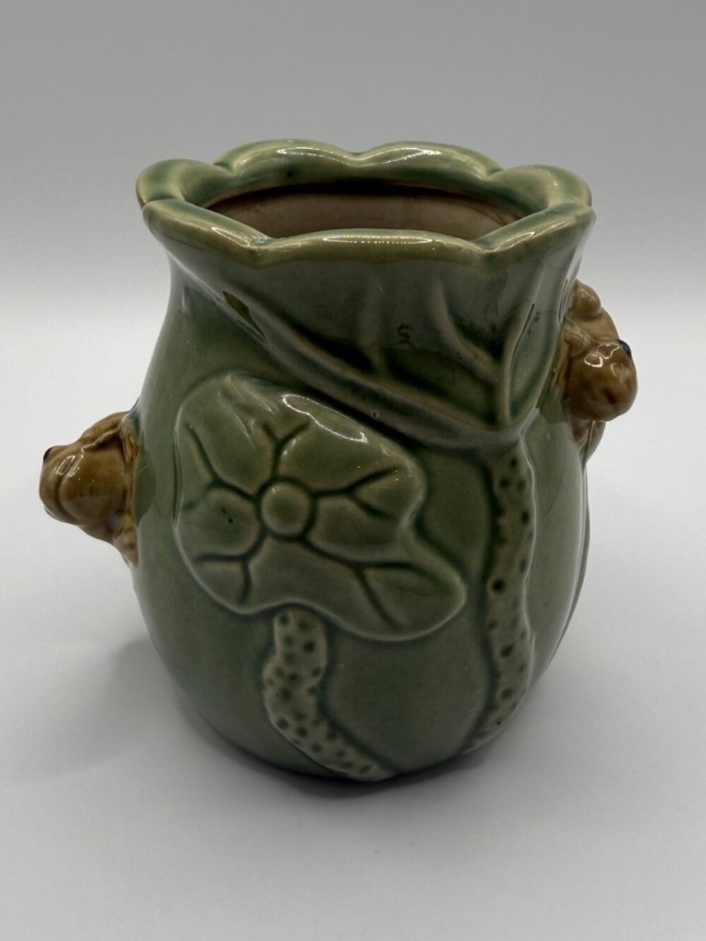 VTG Climbing Frogs on Lilypad Small Ceramic Planter Pot